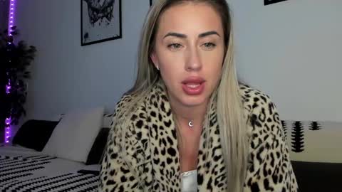 Laura online show from 5, 2, 2025