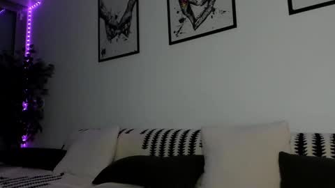 Laura online show from 6, 2, 2025