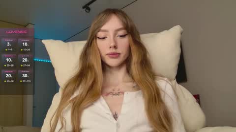 Snapshot of lunainnk chatting on 5, 11, 2025 Luna online show from 5, 11, 2025