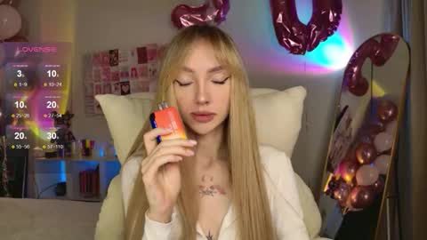 Snapshot of lunainnk chatting on 24, 11, 2025 Luna online show from 24, 11, 2025