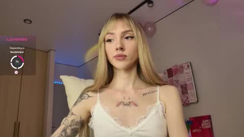 Snapshot of lunainnk chatting on 4, 12, 2025 Luna online show from 4, 12, 2025