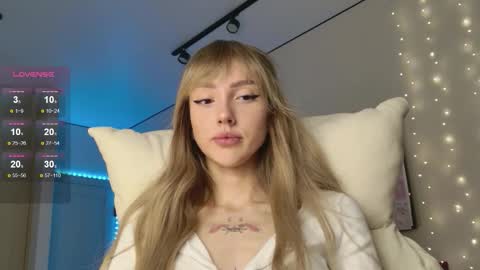 Snapshot of lunainnk chatting on 23, 12, 2025 Luna online show from 23, 12, 2025