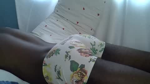 Snapshot of lunalove22_ chatting on 31, 10, 2025 lunalove22_ online show from 31, 10, 2025