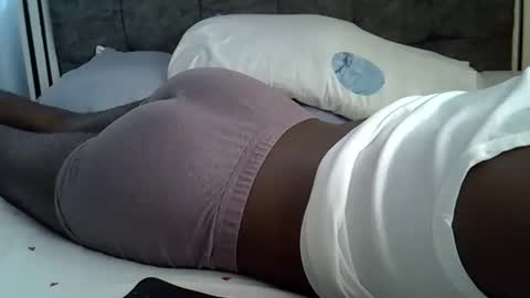 Snapshot of lunalove22_ chatting on 21, 3, 2026 lunalove22_ online show from 21, 3, 2026