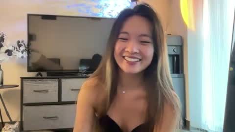Snapshot of lunalovesuuuuu chatting on 7, 7, 2026 Luna online show from 7, 7, 2026