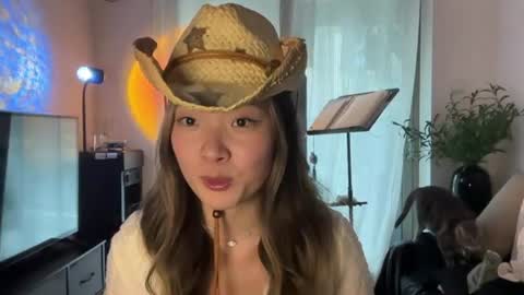 Snapshot of lunalovesuuuuu chatting on 16, 7, 2026 Luna online show from 16, 7, 2026