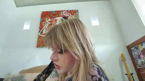 Snapshot of lunalovetea chatting on 5, 11, 2025 Billie Bubbles online show from 5, 11, 2025