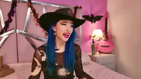 Luna Page online show from 18, 10, 2025