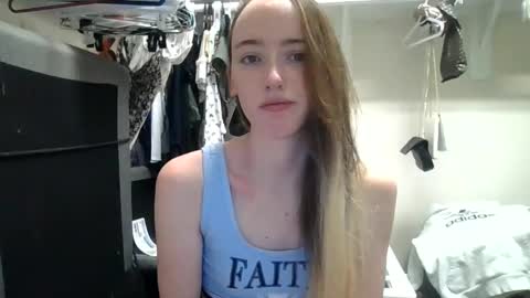 lunapixie2020 online show from 7, 2, 2025