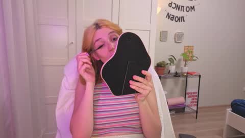 Snapshot of lunatale chatting on 17, 1, 2026 Kate online show from 17, 1, 2026