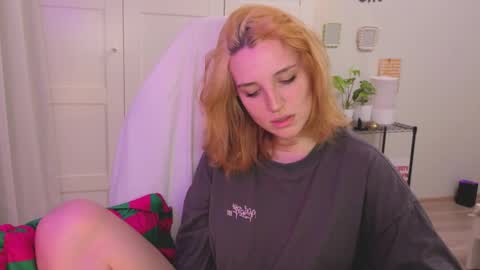 Snapshot of lunatale chatting on 19, 1, 2026 Kate online show from 19, 1, 2026