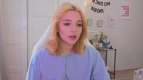 Snapshot of lunatale chatting on 2, 2, 2026 Kate online show from 2, 2, 2026