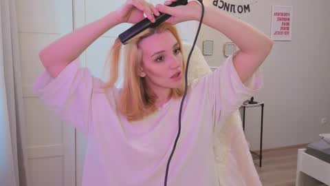 Snapshot of lunatale chatting on 3, 2, 2026 Kate online show from 3, 2, 2026