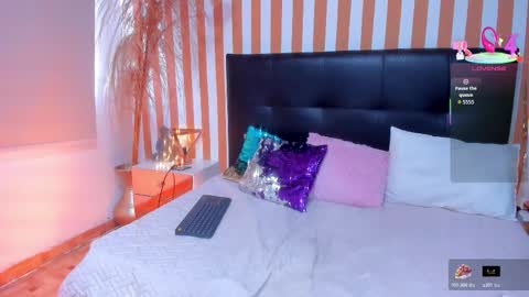 Luna Toledo online show from 27, 11, 2025