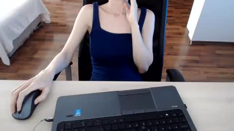 Snapshot of lunavibe_ chatting on 18, 6, 2026 lunavibe_ online show from 18, 6, 2026