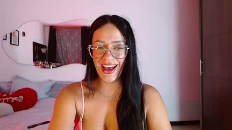 lunayois02 online show from 8, 4, 2026