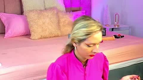 Snapshot of lunitadiva chatting on 19, 12, 2025 lunitadiva online show from 19, 12, 2025