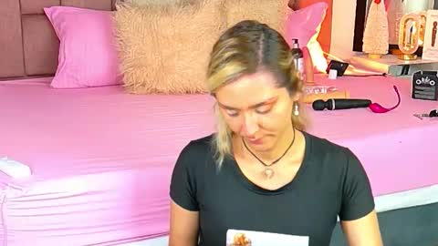 Snapshot of lunitadiva chatting on 22, 12, 2025 lunitadiva online show from 22, 12, 2025