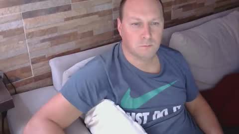 Snapshot of lustonfan chatting on 23, 4, 2026 lustonfan online show from 23, 4, 2026