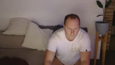 Snapshot of lustonfan chatting on 9, 5, 2026 lustonfan online show from 9, 5, 2026