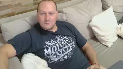 Snapshot of lustonfan chatting on 26, 5, 2026 lustonfan online show from 26, 5, 2026