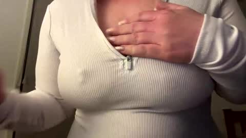 lustytits85 online show from 28, 9, 2025