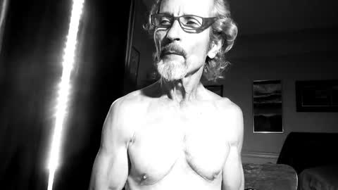 Snapshot of luvdezire chatting on 18, 5, 2026 Peter Jacksone online show from 18, 5, 2026