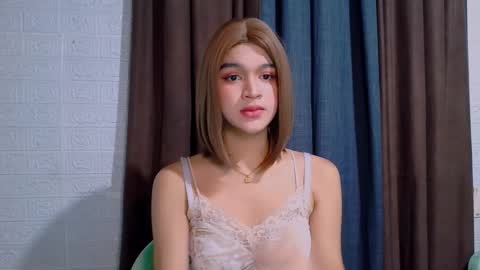 queen lux online show from 9, 3, 2026