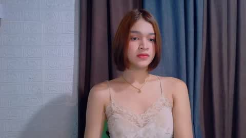 Snapshot of lux_white chatting on 14, 4, 2026 queen lux online show from 14, 4, 2026