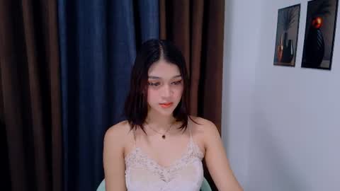 Snapshot of lux_white chatting on 6, 8, 2026 queen lux online show from 6, 8, 2026