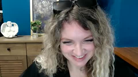 Snapshot of luxdonna chatting on 27, 5, 2026 Donna online show from 27, 5, 2026