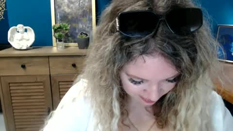 Snapshot of luxdonna chatting on 28, 5, 2026 Donna online show from 28, 5, 2026