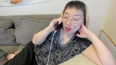 Snapshot of luxgray chatting on 12, 3, 2025 LuxGray online show from 12, 3, 2025