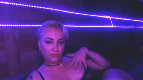 Lux Lovers Live online show from 7, 10, 2025