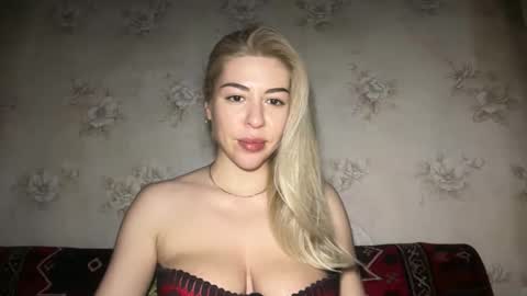 Snapshot of luxsonyastar chatting on 22, 4, 2026 LuxSonyaStar online show from 22, 4, 2026