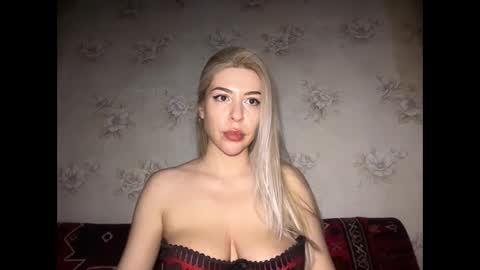 Snapshot of luxsonyastar chatting on 28, 4, 2026 LuxSonyaStar online show from 28, 4, 2026