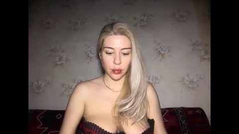 Snapshot of luxsonyastar chatting on 1, 5, 2026 LuxSonyaStar online show from 1, 5, 2026