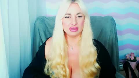 Snapshot of luxuriaaa chatting on 5, 7, 2026 Luxuriaa online show from 5, 7, 2026