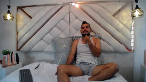 Lesly And Arnold online show from 25, 1, 2025