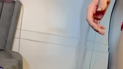 Snapshot of luxuryheaven chatting on 21, 11, 2025 Tommy and Polly online show from 21, 11, 2025