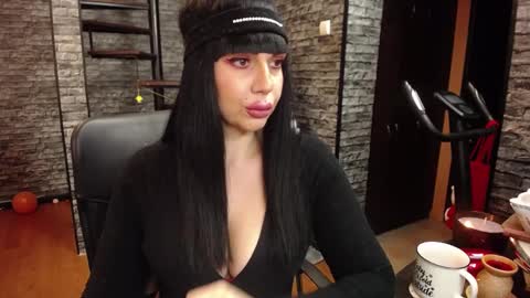 Snapshot of luxurymistress chatting on 5, 12, 2024 Spoiled dominant mindfucker mistress MakeupartistNail ArtistFitness and Yoga lover online show from 5, 12, 2024