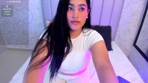 LYA DUBOIS  online show from 13, 2, 2026