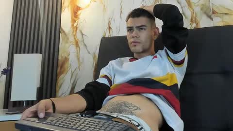 Snapshot of lycan_fox chatting on 17, 5, 2026 TELL ME LYCAN online show from 17, 5, 2026