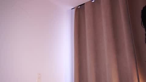 Lyhana Lee online show from 6, 3, 2026