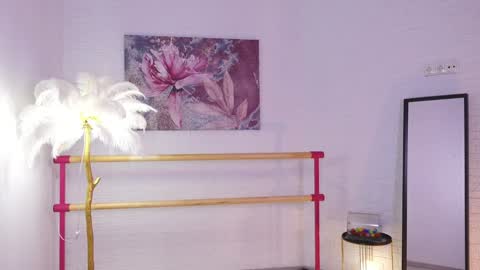 Lyly   online show from 4, 2, 2025