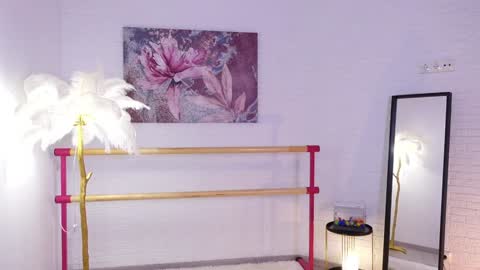 Lyly   online show from 8, 2, 2025