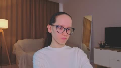 Snapshot of lynettebails chatting on 6, 6, 2026 Sara online show from 6, 6, 2026