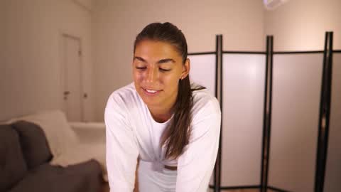  LYNN  online show from 15, 12, 2025