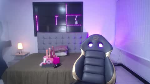 lynn_turner_ online show from 19, 3, 2026