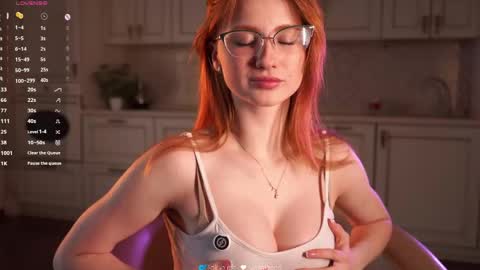 Snapshot of lynnalltop chatting on 7, 5, 2026 Natasha online show from 7, 5, 2026